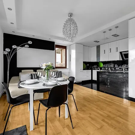 아파트 Sokratesa Business - 52m2 Terrace, Parking, Metro Nearby - By Rentujemy *