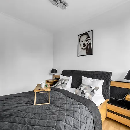 Sokratesa Business - 52m2 Terrace, Parking, Metro Nearby - By Rentujemy * 바르샤바