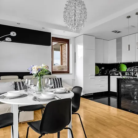 Sokratesa Business - 52m2 Terrace, Parking, Metro Nearby - By Rentujemy