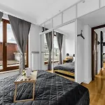 Sokratesa Business - 52m2 Terrace, Parking, Metro Nearby - By Rentujemy *