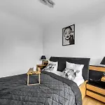 Sokratesa Business - 52m2 Terrace, Parking, Metro Nearby - By Rentujemy * 바르샤바