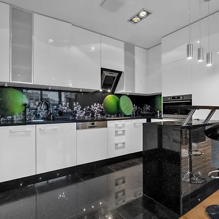 Sokratesa Business - 52m2 Terrace, Parking, Metro Nearby - By Rentujemy Warsaw
