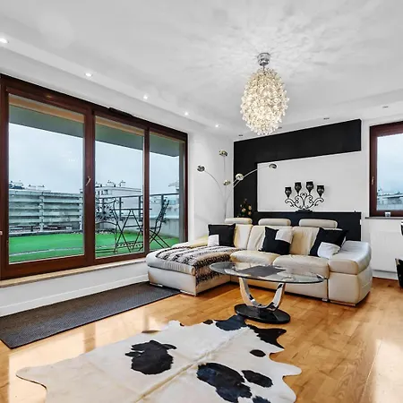 Sokratesa Business - 52m2 Terrace, Parking, Metro Nearby - By Rentujemy Apartment