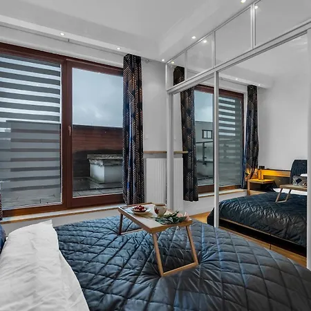 Sokratesa Business - 52m2 Terrace, Parking, Metro Nearby - By Rentujemy Apartament *