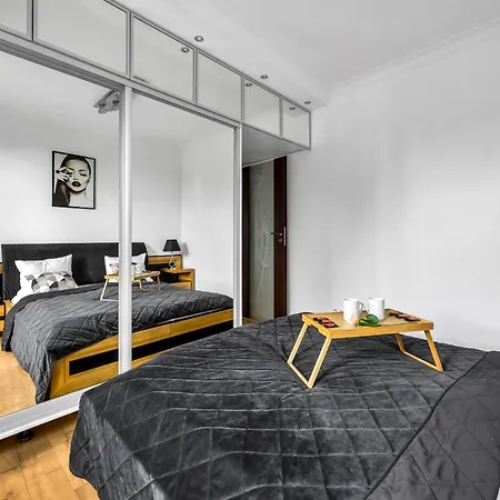 Apartament Sokratesa Business - 52m2 Terrace, Parking, Metro Nearby - By Rentujemy Warszawa