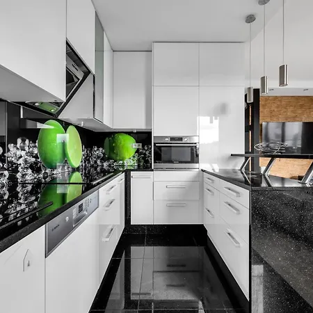 Sokratesa Business - 52m2 Terrace, Parking, Metro Nearby - By Rentujemy