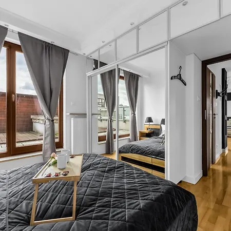 Sokratesa Business - 52m2 Terrace, Parking, Metro Nearby - By Rentujemy *