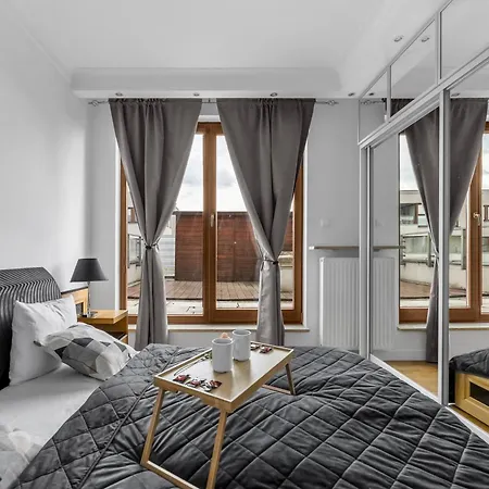 Sokratesa Business - 52m2 Terrace, Parking, Metro Nearby - By Rentujemy Apartment